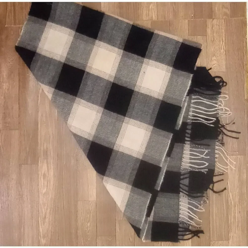 ZARA wide scarf, shawl. 25 in x 108 in